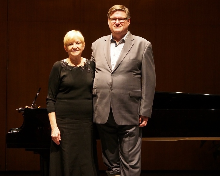 Ken Passield, Mackay | Accompanist: Jan Whelan